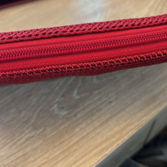 Red sak brand wallet with zipper - Picture 5 of 5